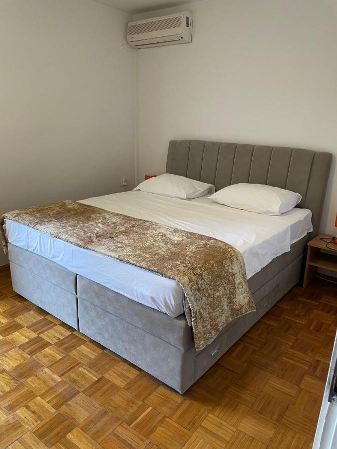 Diana Rooms And Apartments Starigrad Paklenica Exterior foto