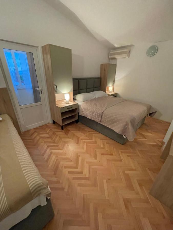 Diana Rooms And Apartments Starigrad Paklenica Exterior foto