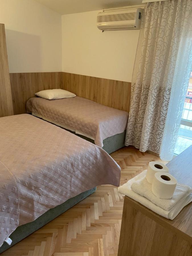Diana Rooms And Apartments Starigrad Paklenica Exterior foto