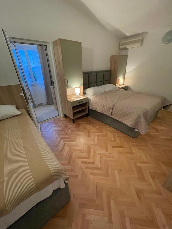 Diana Rooms And Apartments Starigrad Paklenica Exterior foto