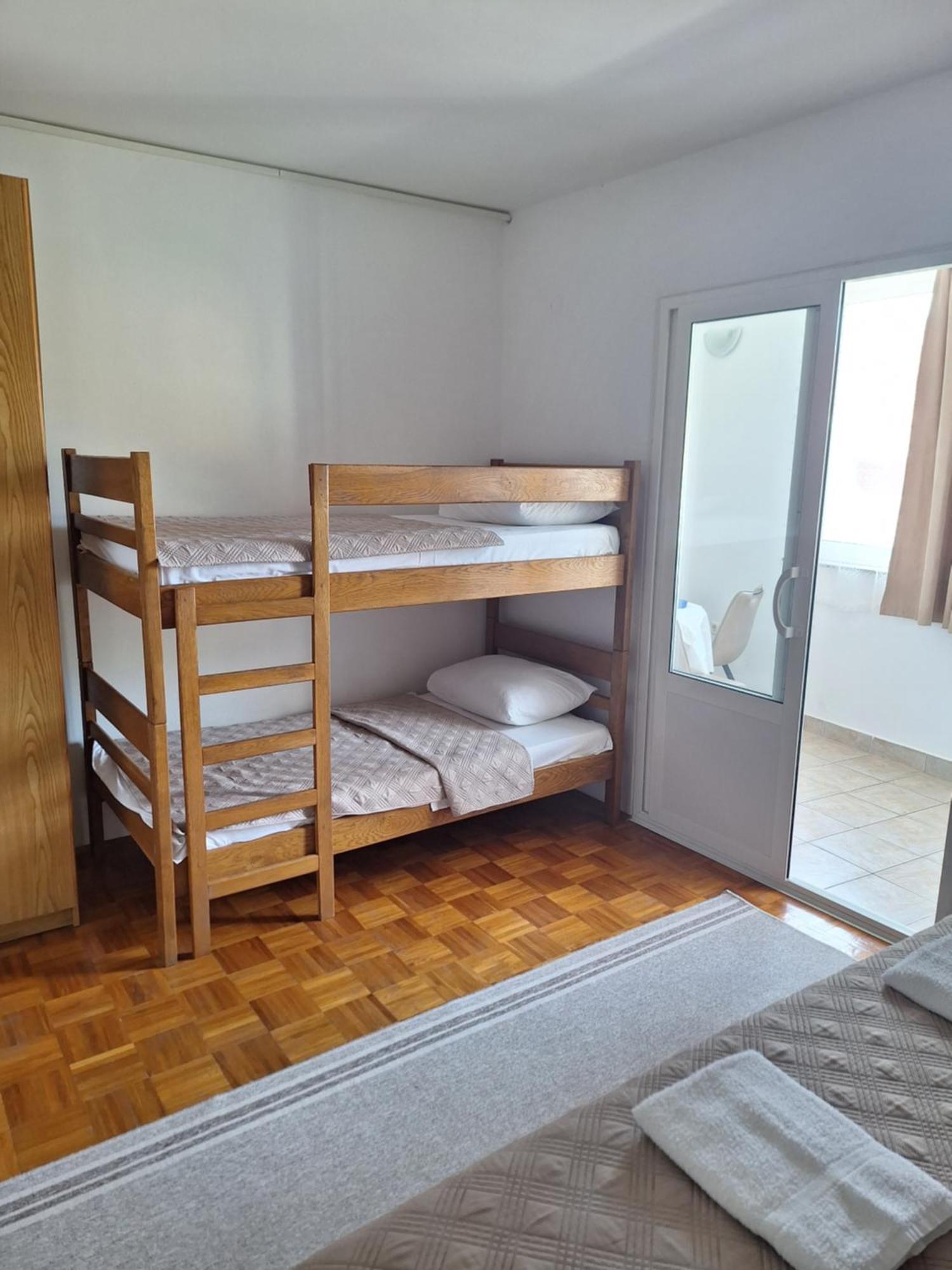 Diana Rooms And Apartments Starigrad Paklenica Exterior foto