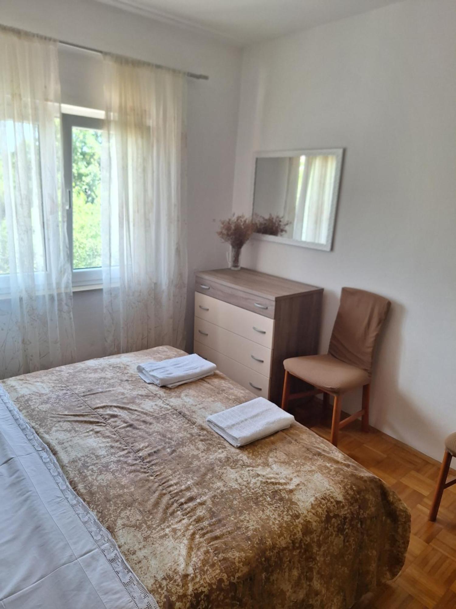 Diana Rooms And Apartments Starigrad Paklenica Exterior foto